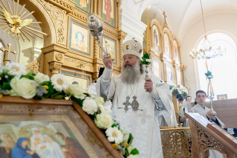Митрополит Кирилл освятил престолы на Сергиевском архиерейском подворье города Казани