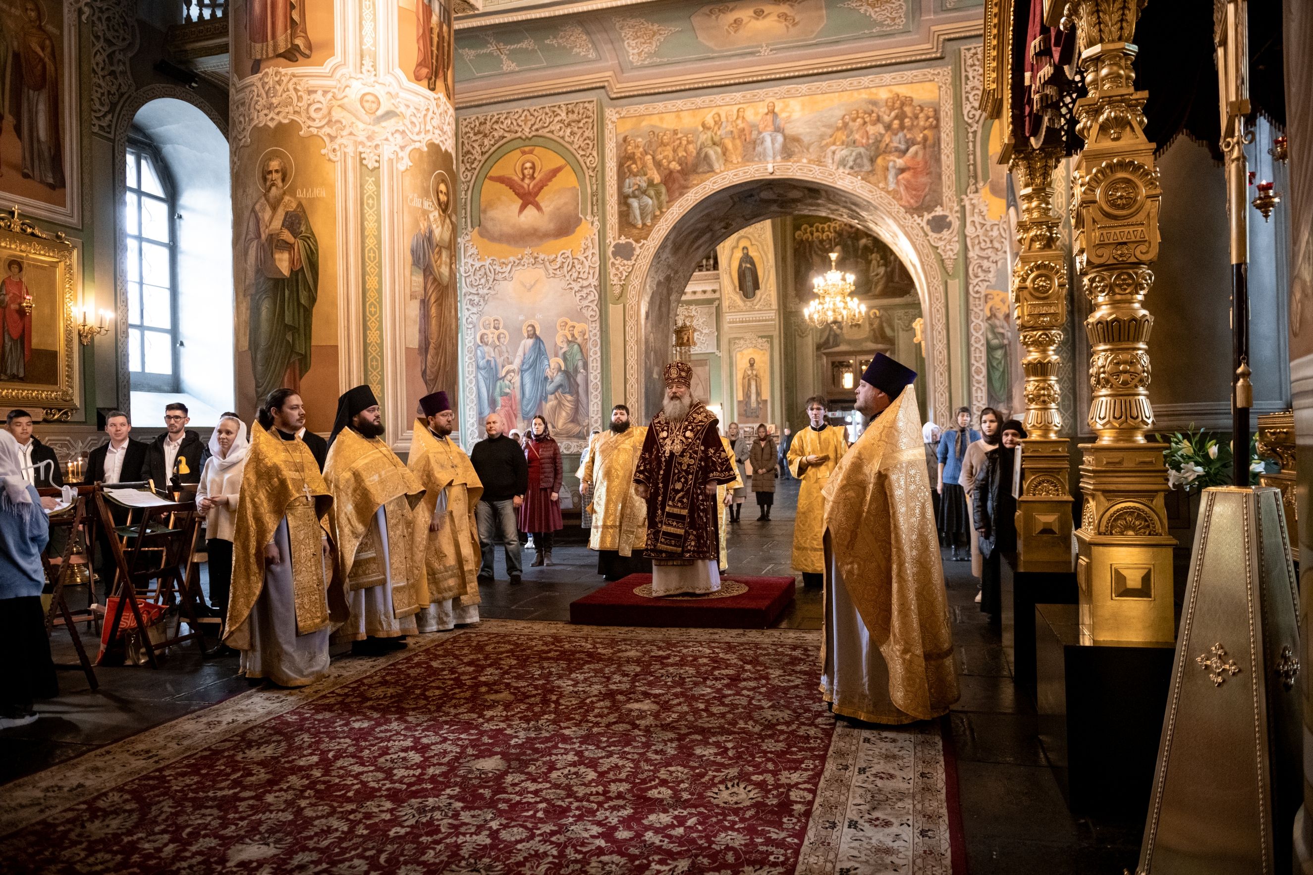 В день памяти мучеников Казанских митрополит Кирилл совершил Литургию в Благовещенском соборе Казани