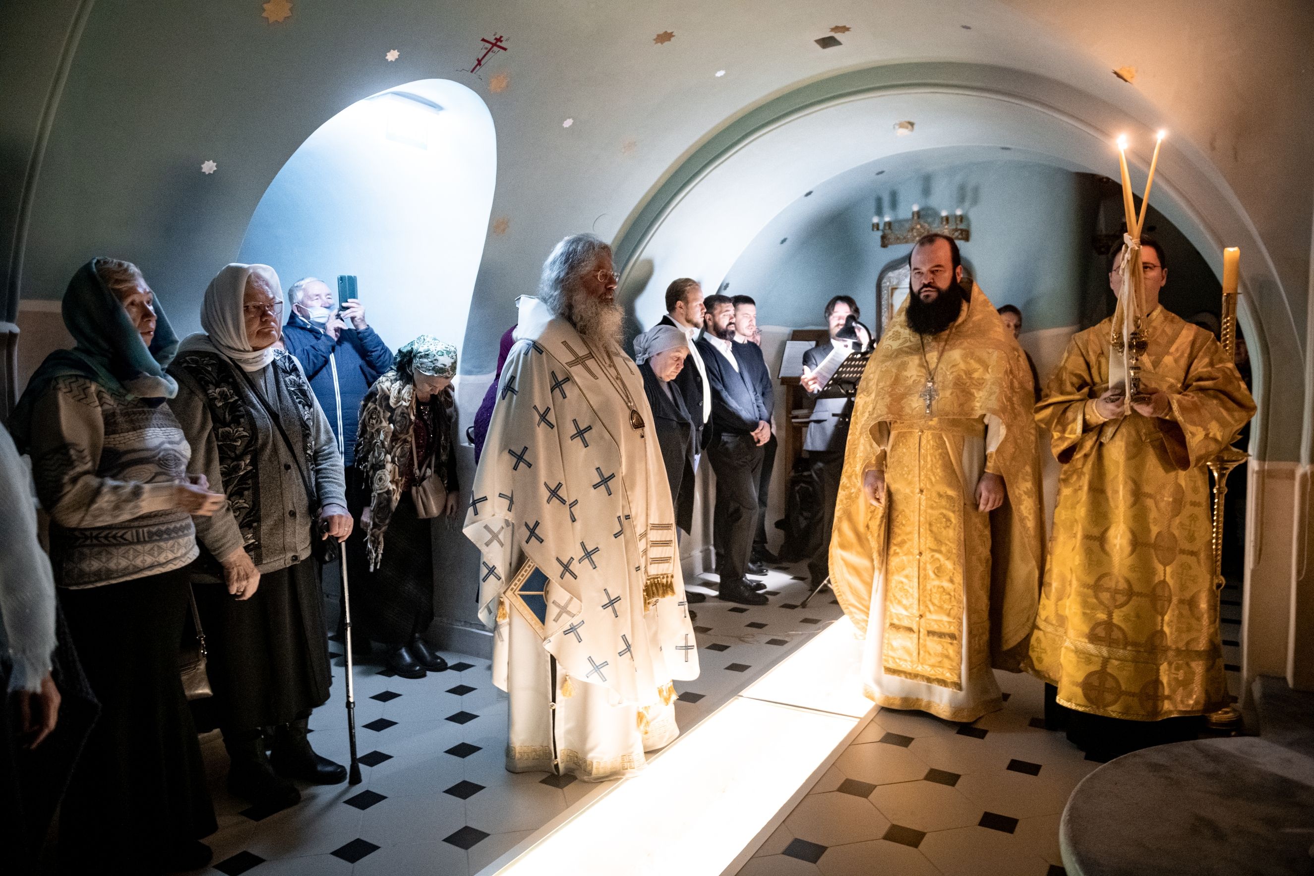 Митрополит Кирилл совершил Литургию в Пещерном храме Богородицкой обители Казани
