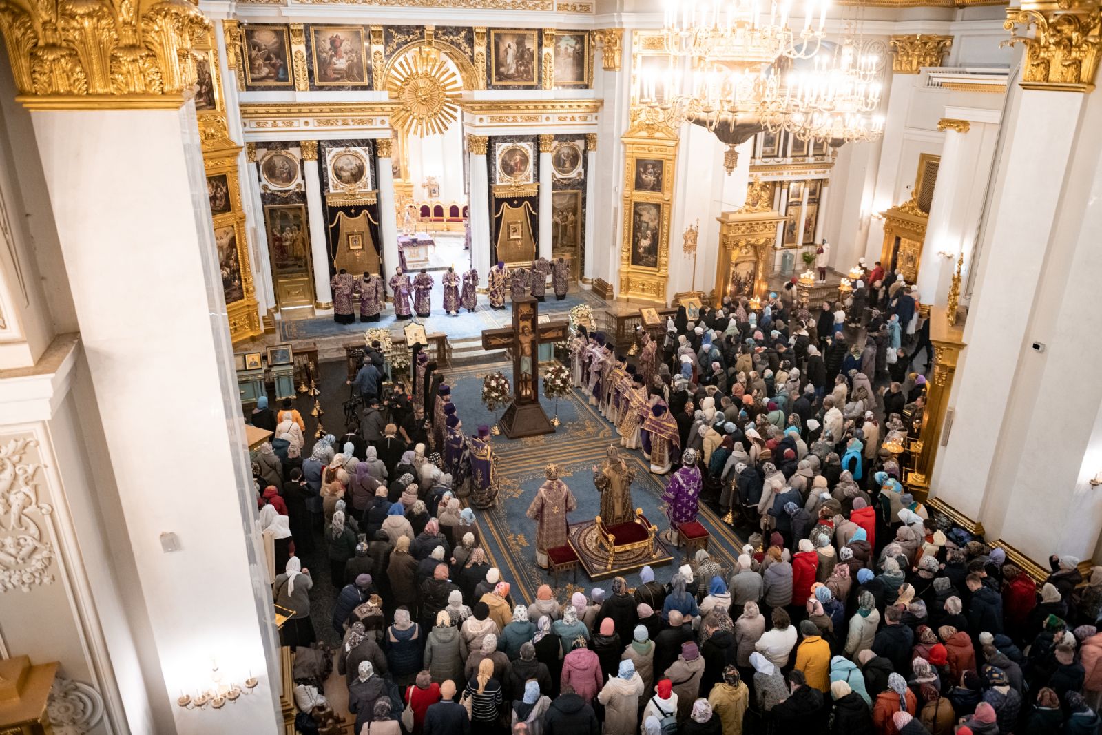 В Казанском кафедральном соборе совершена Литургия в день прибытия крестного хода с Годеновским крестом