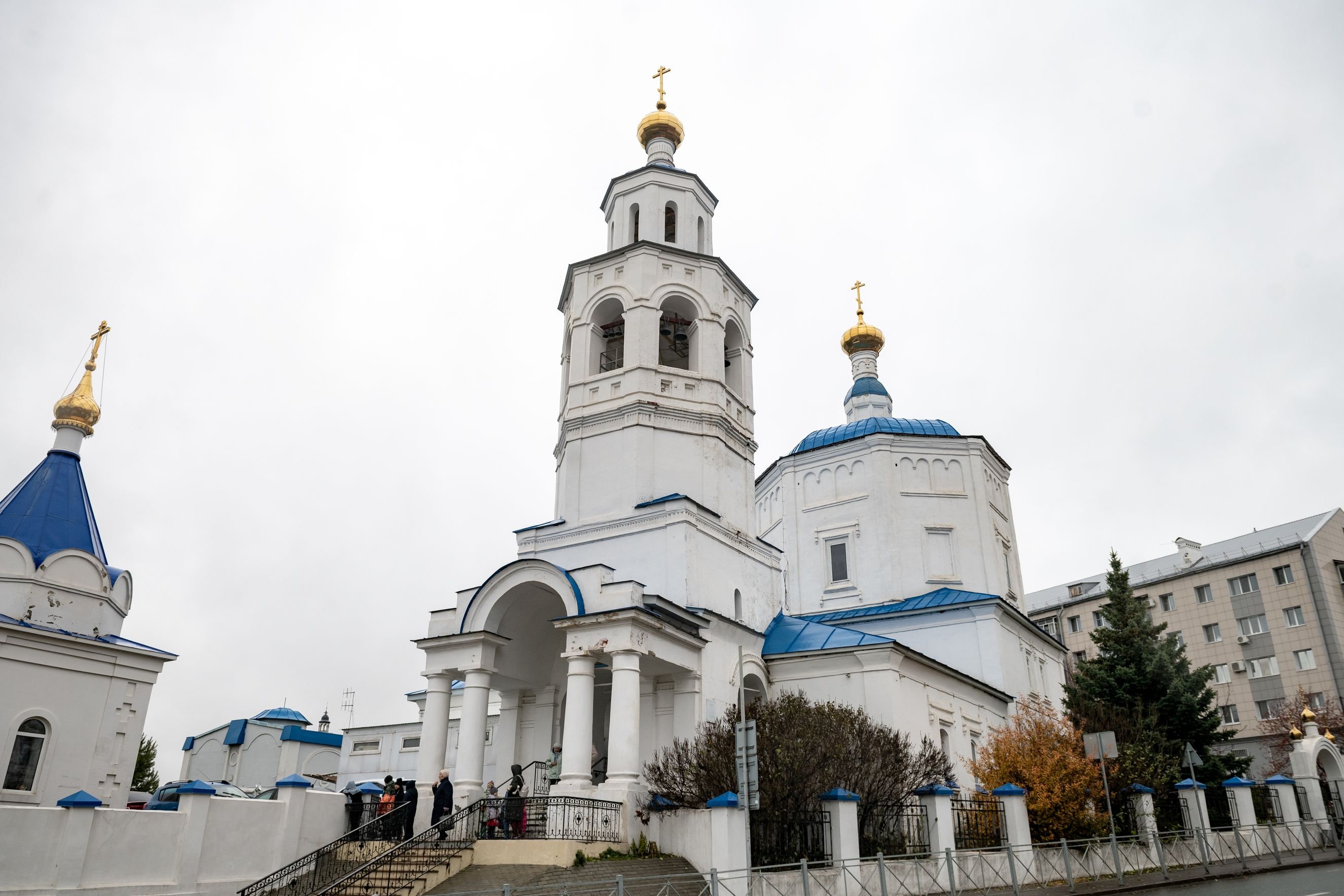 В день престольного торжества в Пятницком храме Казани прошло праздничное богослужение