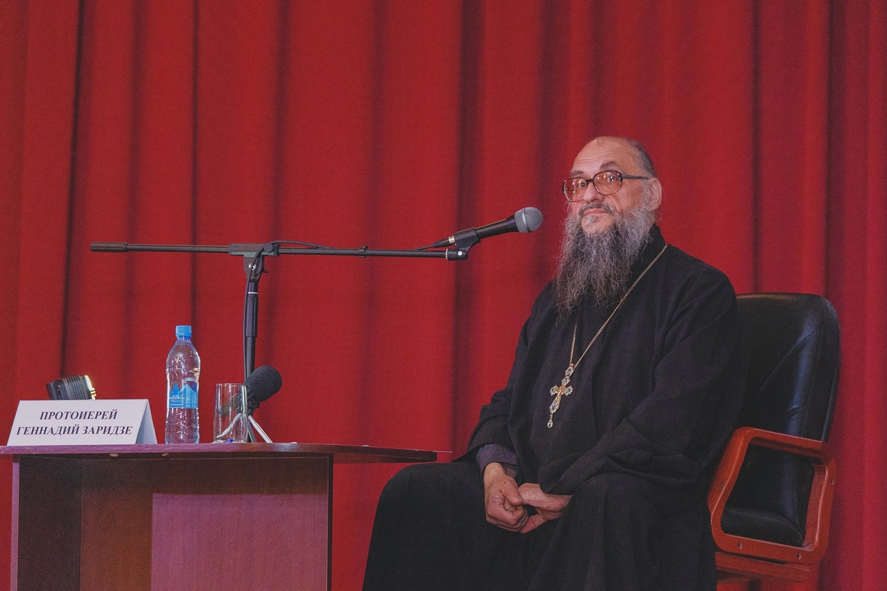 В Казанской духовной семинарии состоялась встреча с протоиереем Геннадием Заридзе