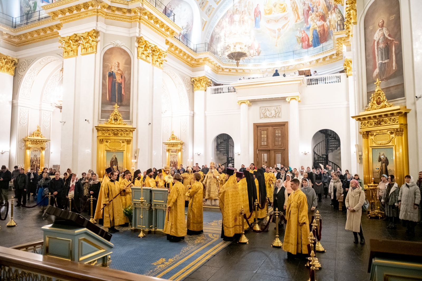 В канун Недели 24-й по Пятидесятнице митрополит Кирилл совершил всенощное бдение в Казанском кафедральном соборе