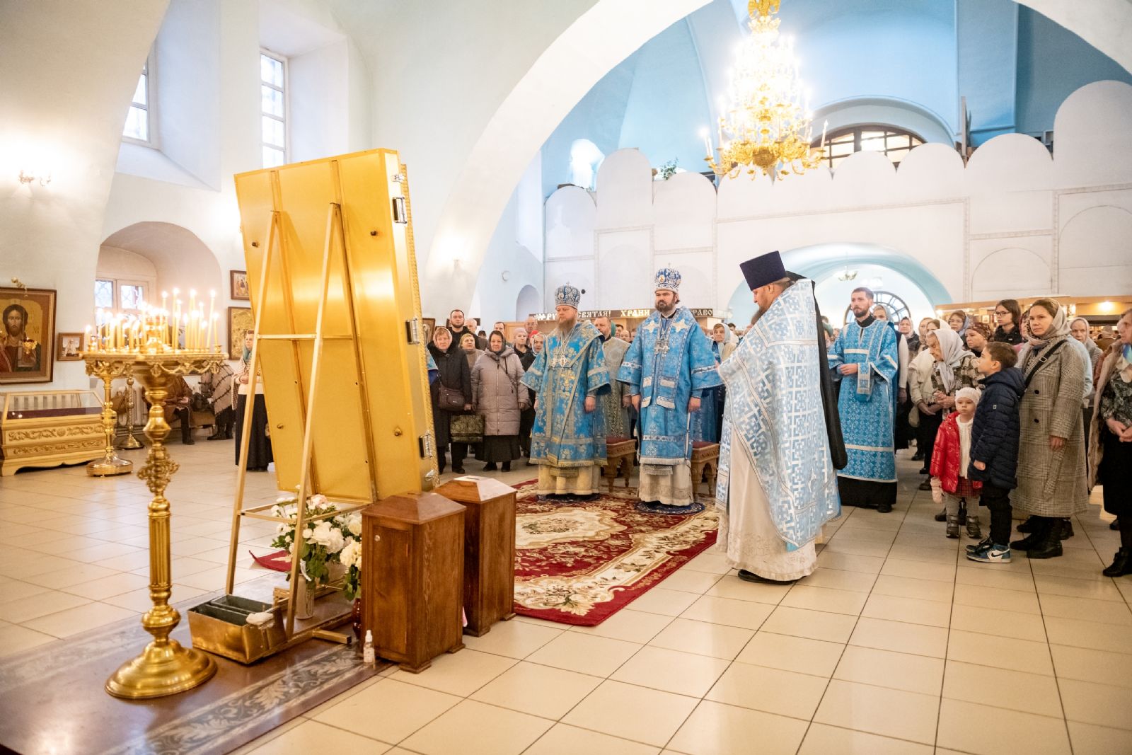 Верующие Татарстанской митрополии помолились перед Казанской-Коробейниковской иконой Богородицы в Богоявленском соборе Казани