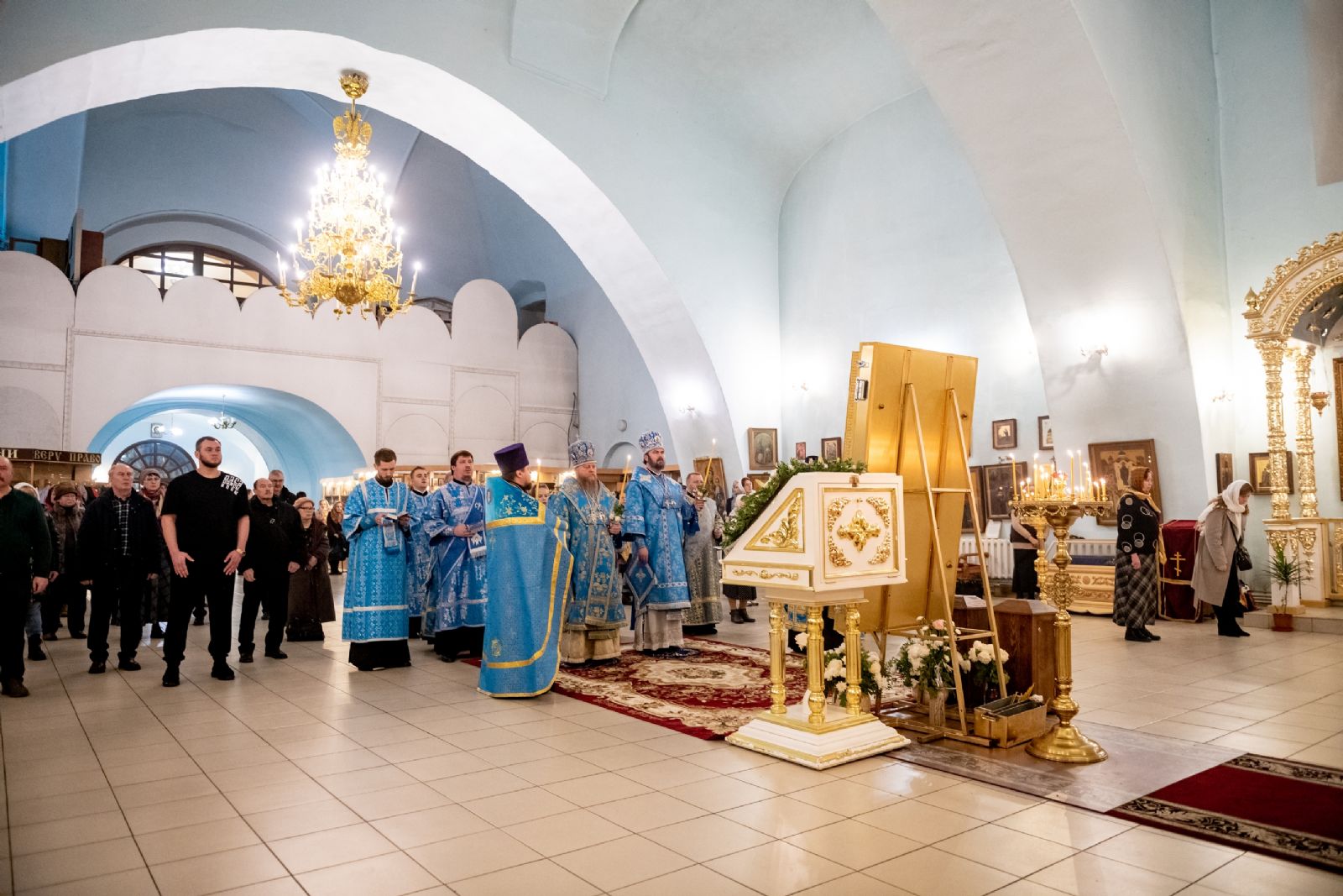 В Богоявленском соборе города Казани состоялось архиерейское богослужение