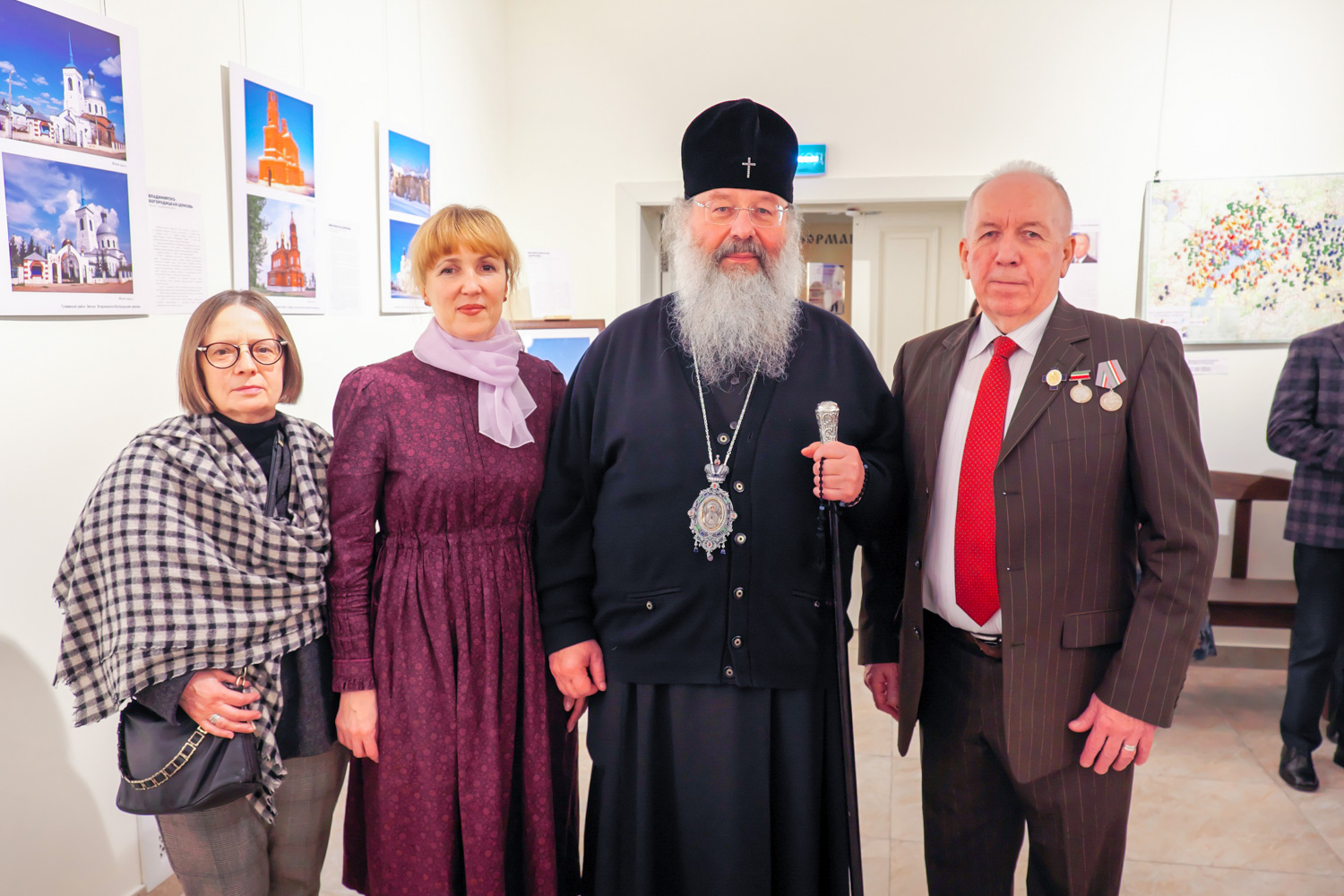 Митрополит Кирилл принял участие в открытии фотовыставки «Архитектурное наследие Татарстана. Возрождение»