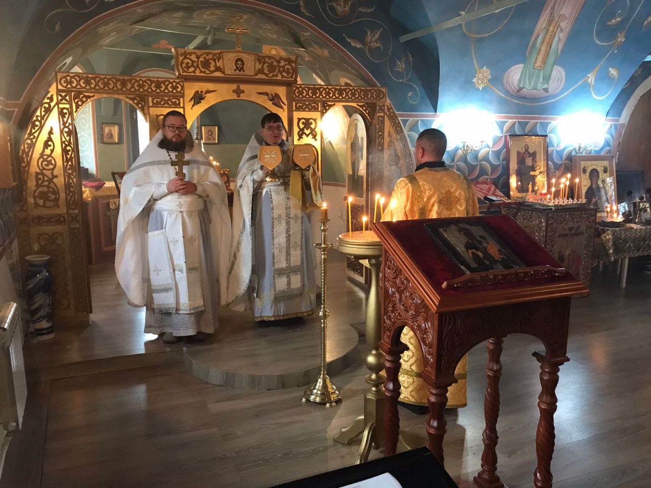 В восстанавливающемся Смоленском храме в деревне Соловцово почтили память убиенного в годы гонений священнослужителя
