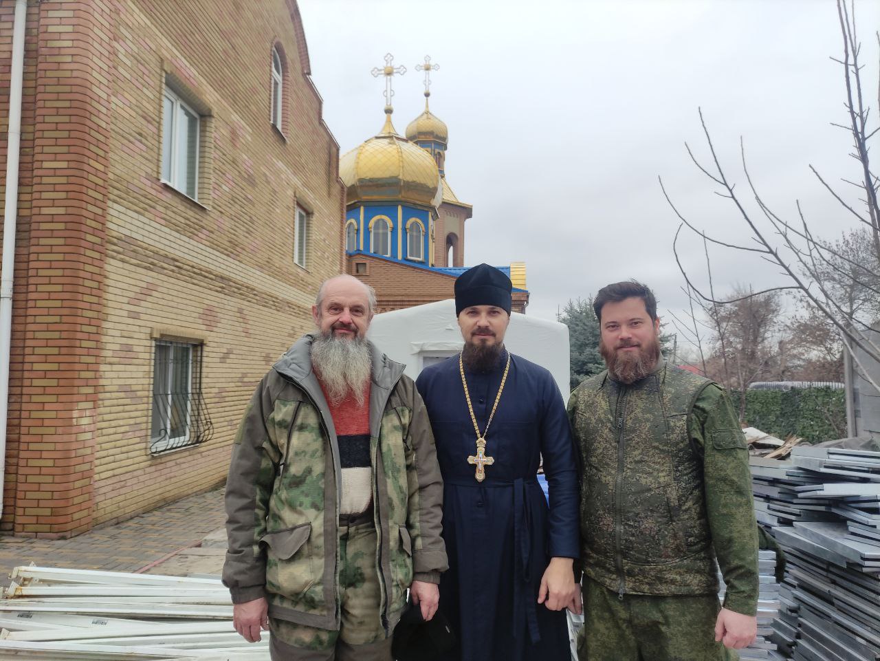 Священники Казанской епархии совершили таинства в зоне СВО и передали военнослужащим гуманитарную помощь